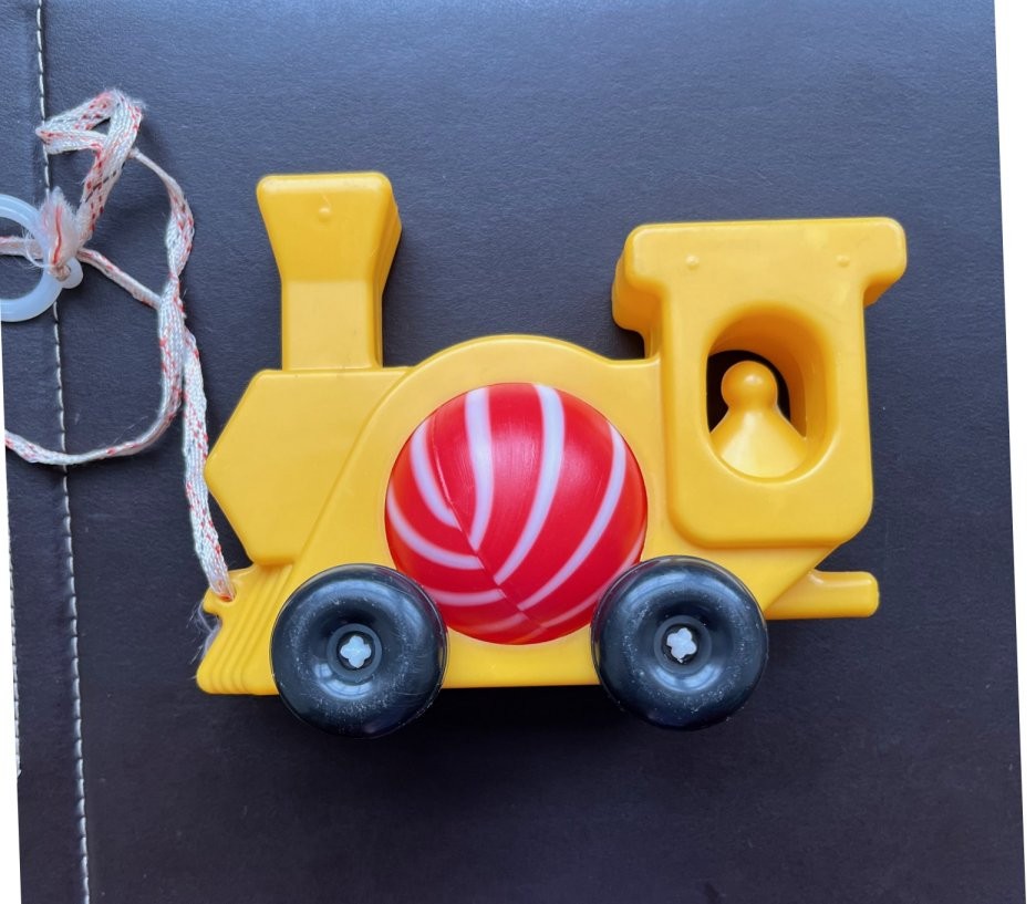 VTG 90s Pull String Train Toy Yellow Locomotive Engine 6 inch