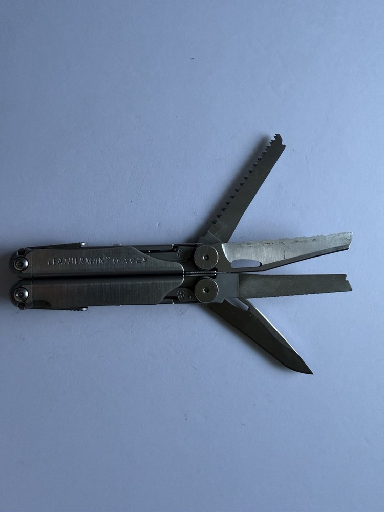 Leatherman Wave Multi-Tool 17 Tools Pocket Knife Pliers