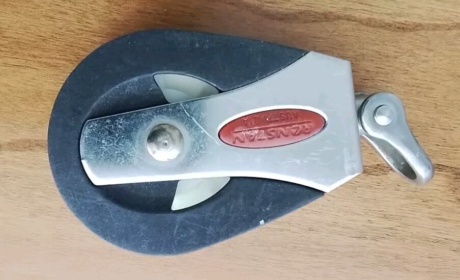 Ronstan all-purpose block - with shackle - 2 X 2 3/4
