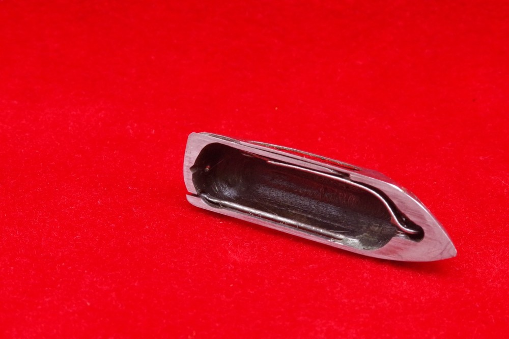 ORIGINAL SINGER 12 K BOAT SHUTTLE & 2 BOBBINS