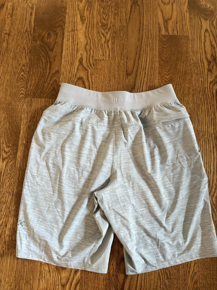 Lululemon Shorts Men Size S Grey