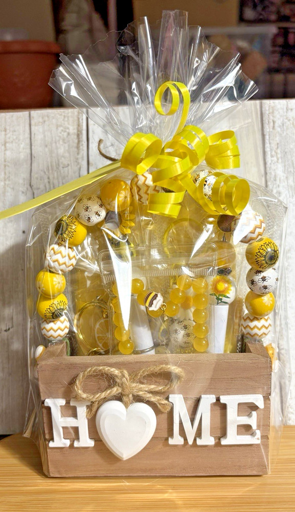 2 HANDMADE BEAD PENS & 2 BEAD KEY CHAINS-& INK REFILL ea & Note Pad & box