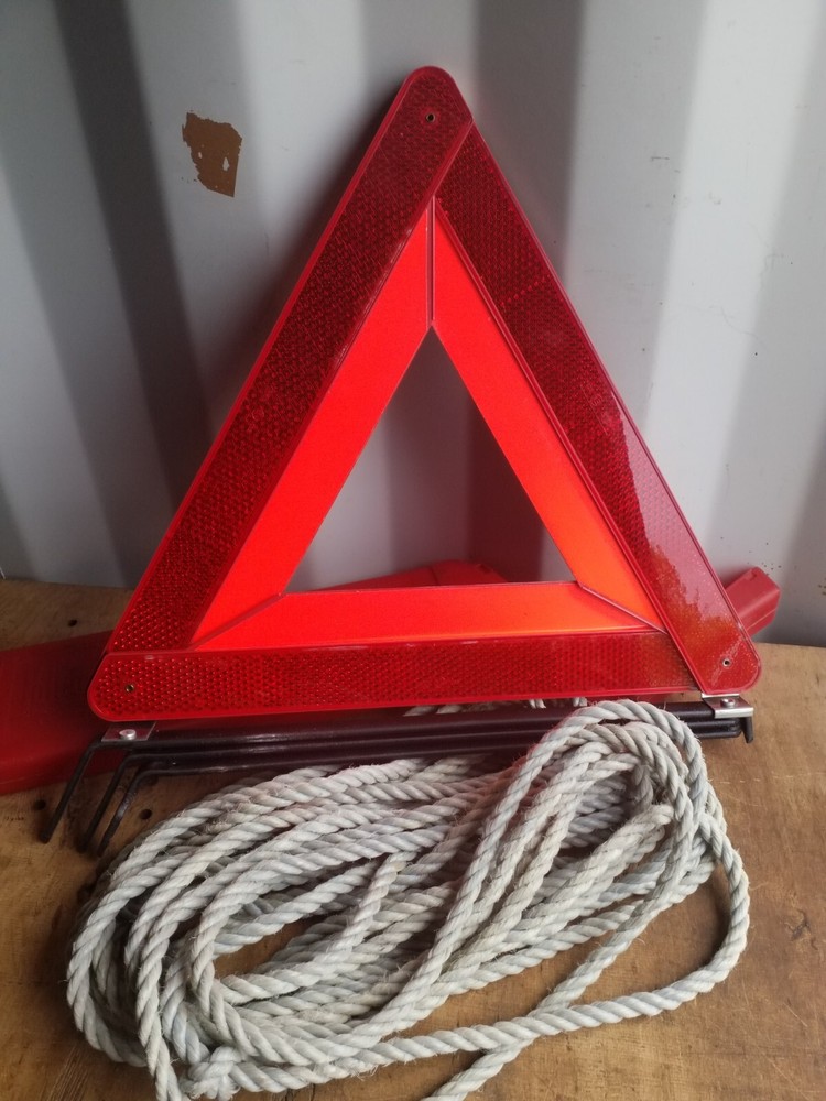 Car Warning Triangle Emergency Breakdown Reflective Foldable Sign Tow Rope