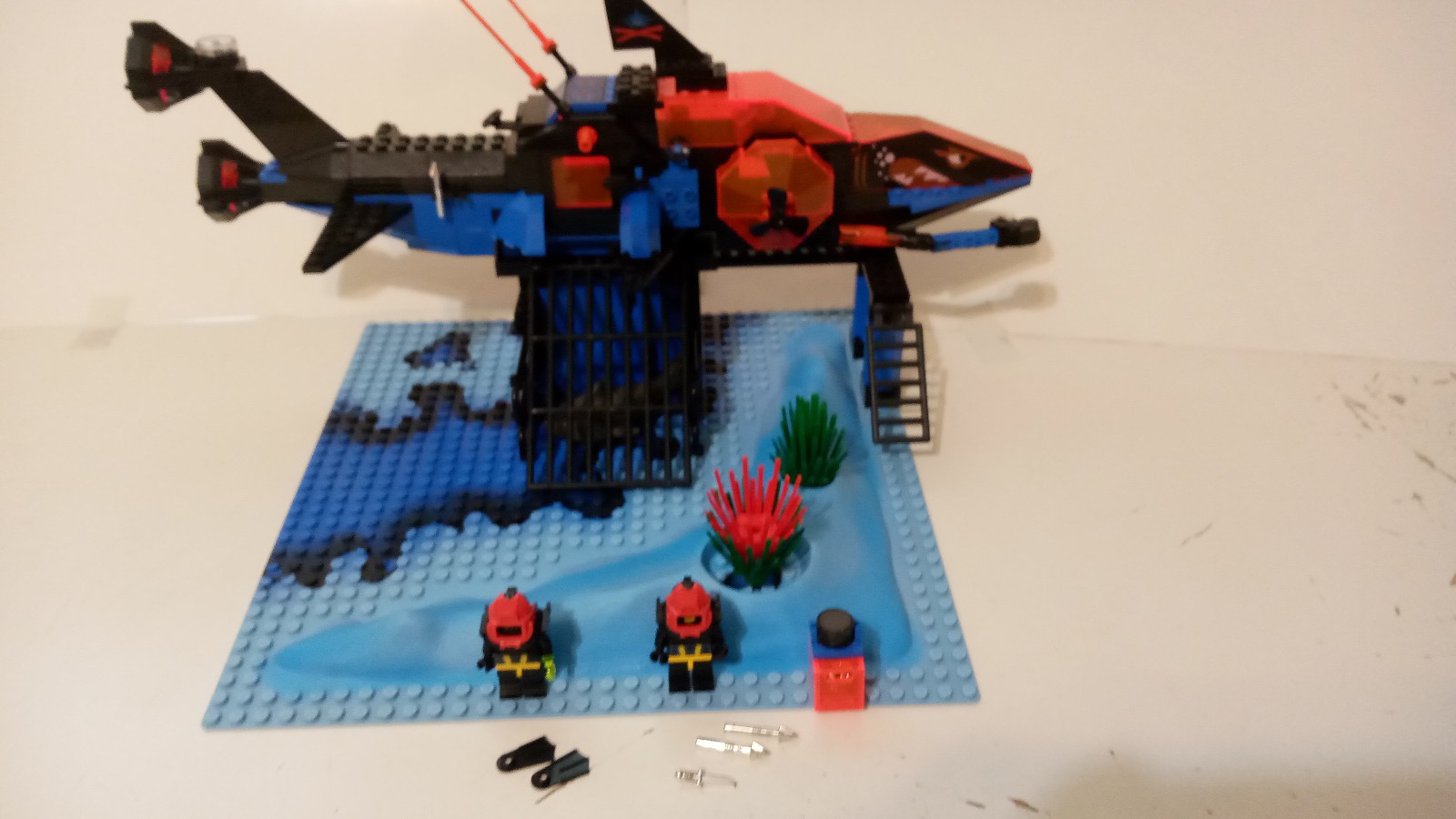 LEGO Aquazone: Shark's Crystal Cave (6190) - no instructions