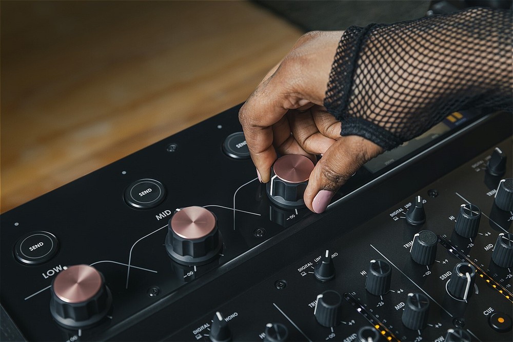 AlphaTheta euphonia Professional Rotary Mixer 4ch