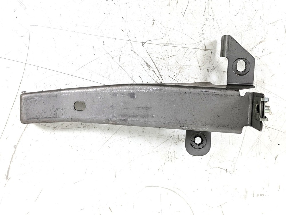 Porsche Macan 95B Mounting Bracket Hardware 95B880354