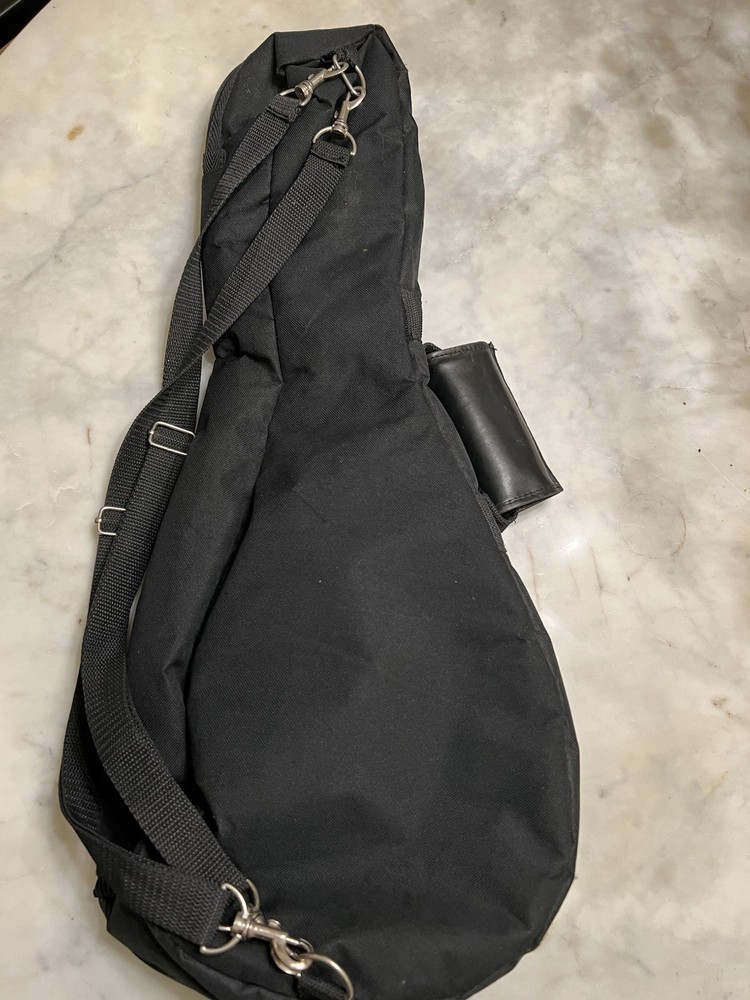 Soft Case Padded Ukulele Carry Bag Adjustable Straps & Accessory Pocket - Black
