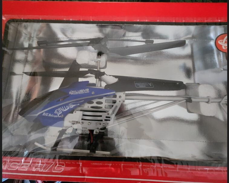 R/C Helicopter and Controller (New)