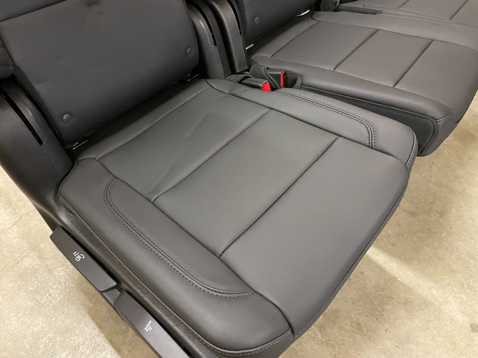 21-25 TAHOE YUKON ESCALADE SUBURBAN LEATHER 2ND ROW SEAT EBONY (JET BLACK) OEM