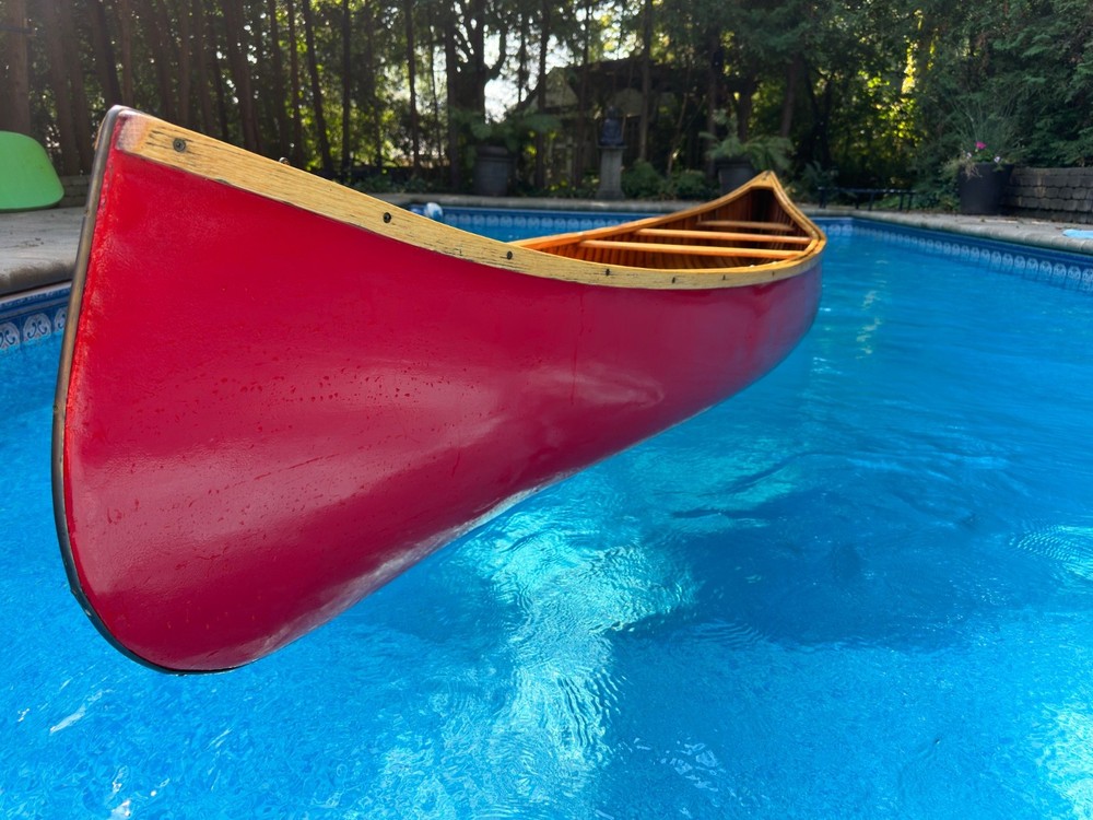 Stunning 16' Chestnut Prospector canoe