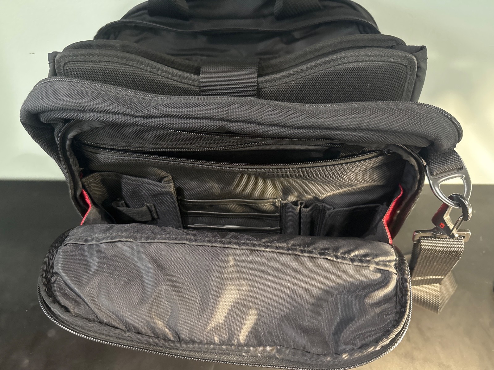 Victorinox SwissArmy Vertical Deluxe Travel Companion 3 Way Carry Crossbody Blk