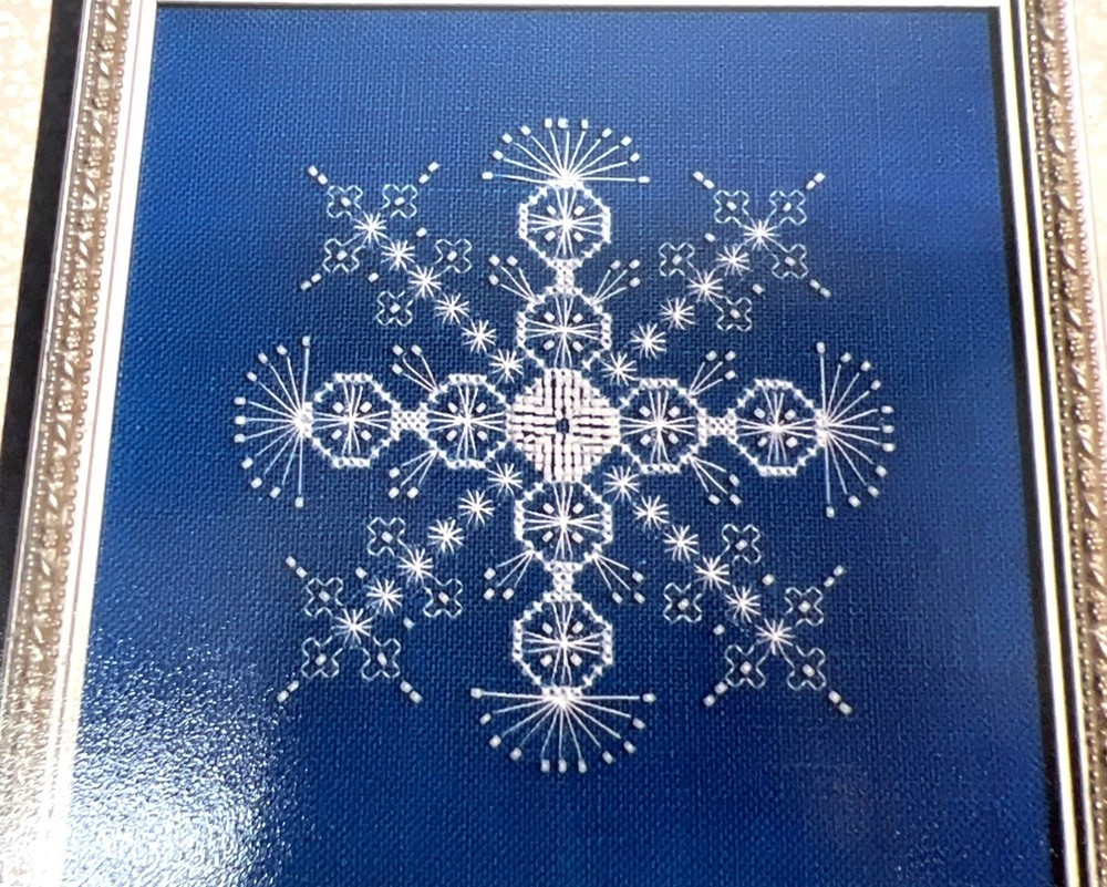 Simply Old-Fashioned Snowflake Shimmer V Cross Stitch Pattern