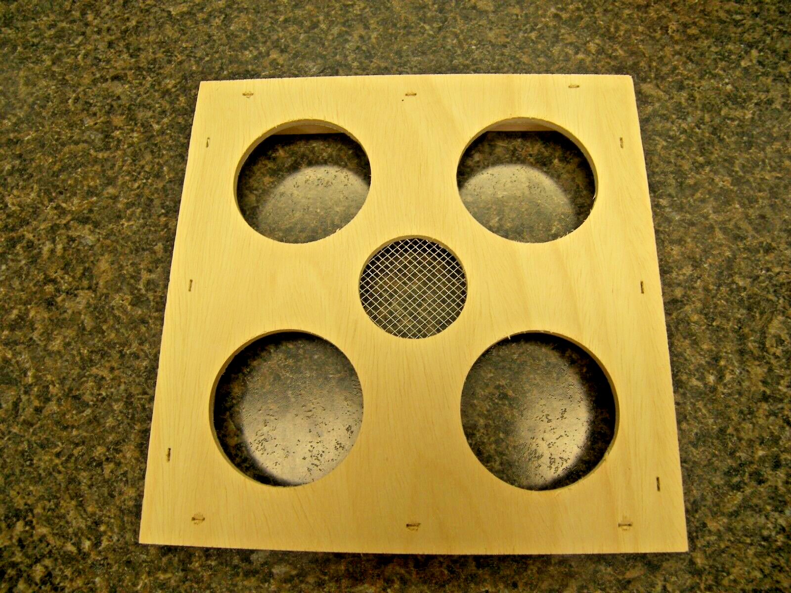 Top Beehive Feeder, Easy to Use and Convenient, 4 Jar Capacity New Handmade USA