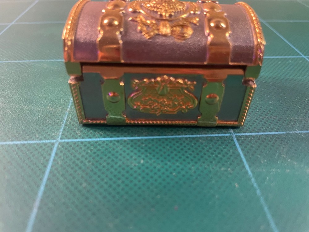 Xanadu mini treasure chest clock untested