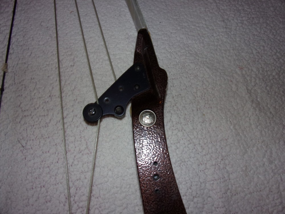 zVintage Bear Whitetail Hunter Compound Bow