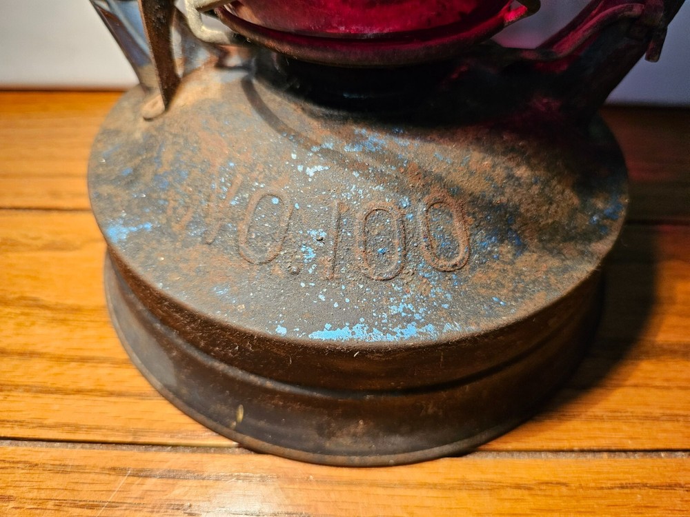 VINTAGE DIETZ #100 LANTERN RED GLOBE COMPLETE