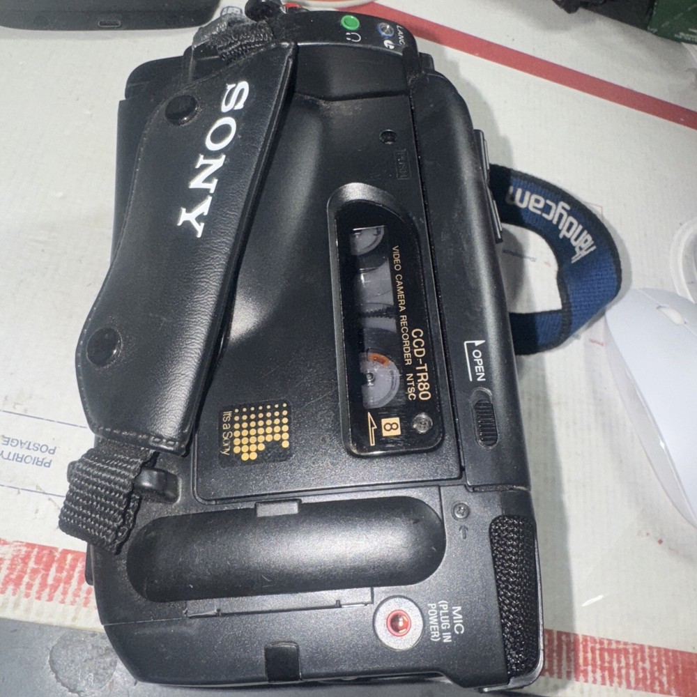 Sony CCD-TR80 Video Camera Recorder with Battery