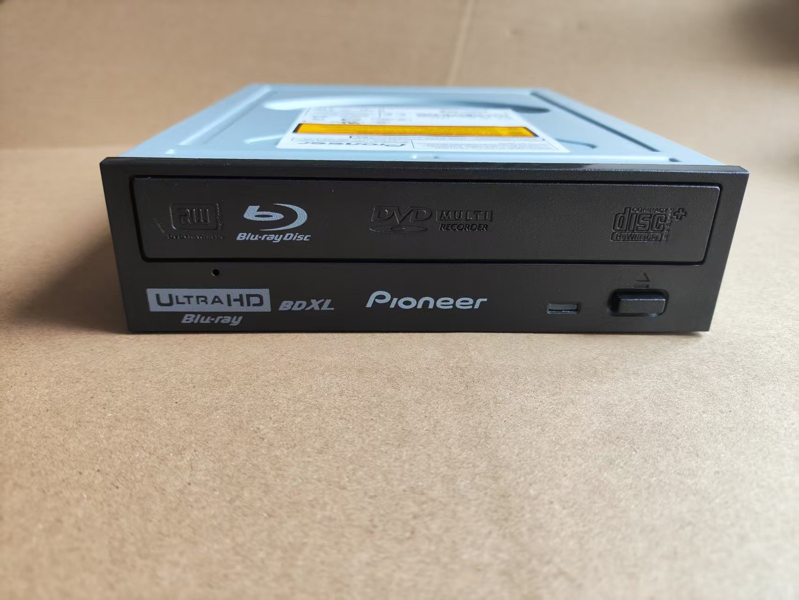 Built-in Pioneer Blu-ray Player and Recorder BDR-S12JX/212UHB