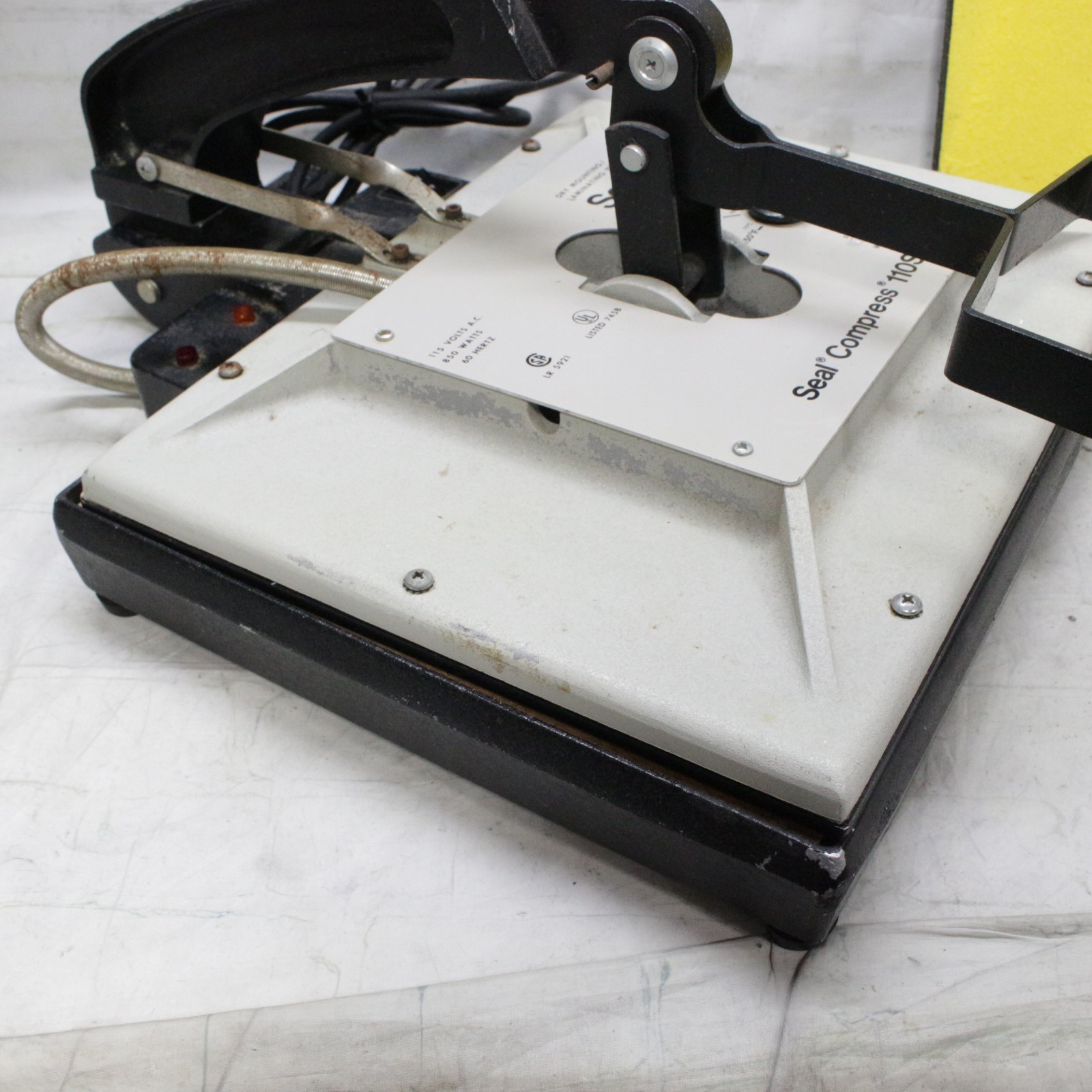 Seal Products - Seal Compress 110S Dry Mounting Laminating Press 15" x 12"