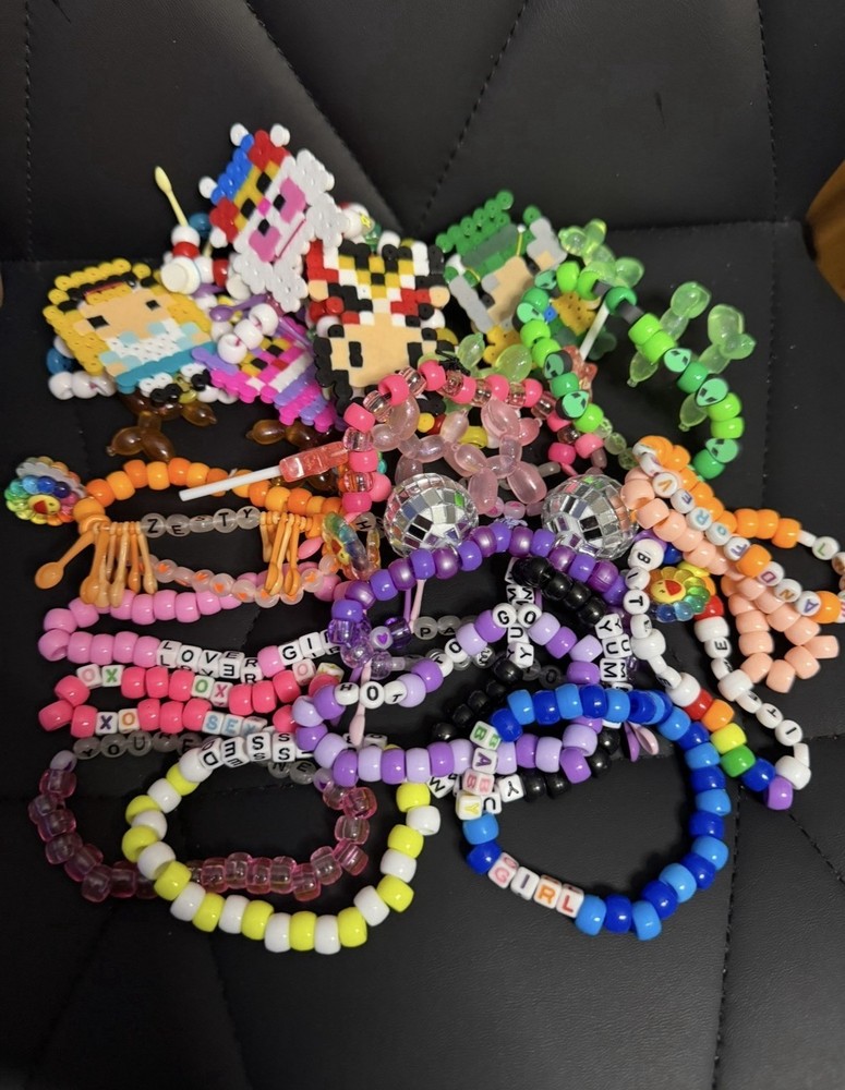 5 RANDOM KANDI BRACELETS + EXTRAS WITH EVERY ORDER
