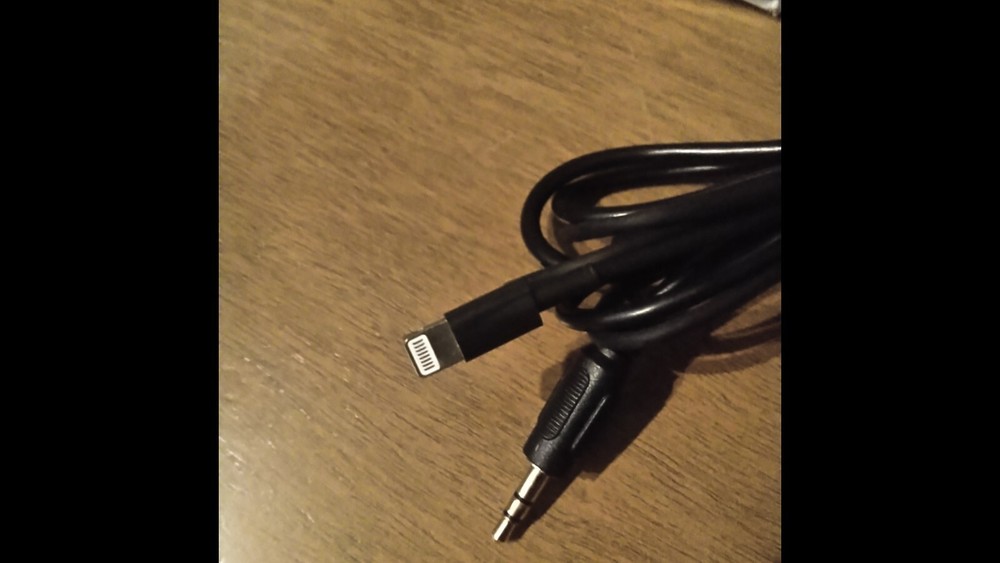 Lexus Toyota auxiliary interface adapter AUX iphone lightning 3.5mm CD Changer