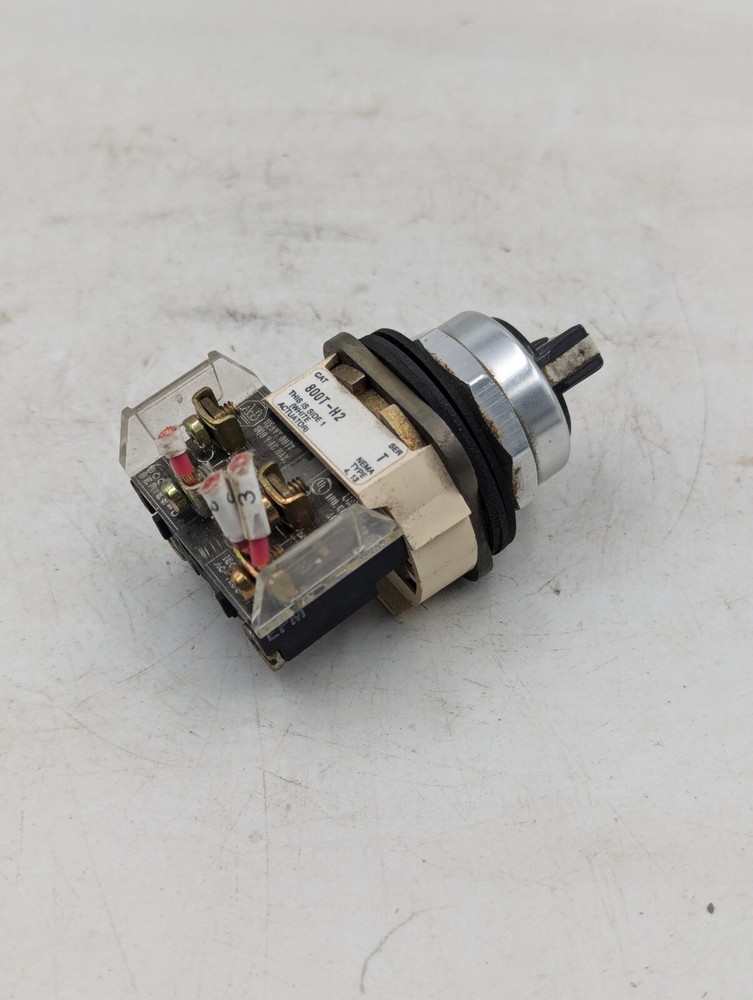 Allen Bradley 800T-H2 2-Position Selector Switch, Used