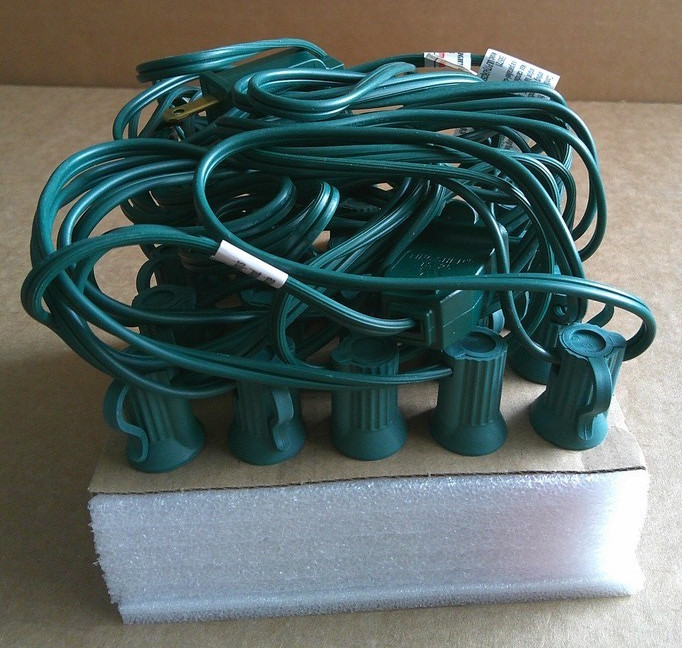 Patio Lights 25-count C7-Bulb Multi-Color Green Wire