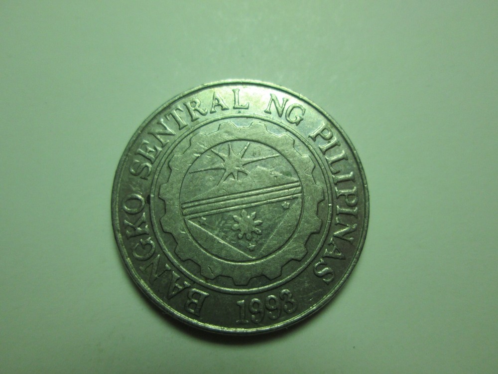 1995 ONE PISO PHILIPPINES COIN.