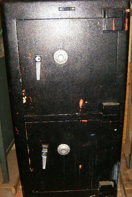 CHUBB 2-DOOR BURGLER & FIRE SAFE WITH TIMER