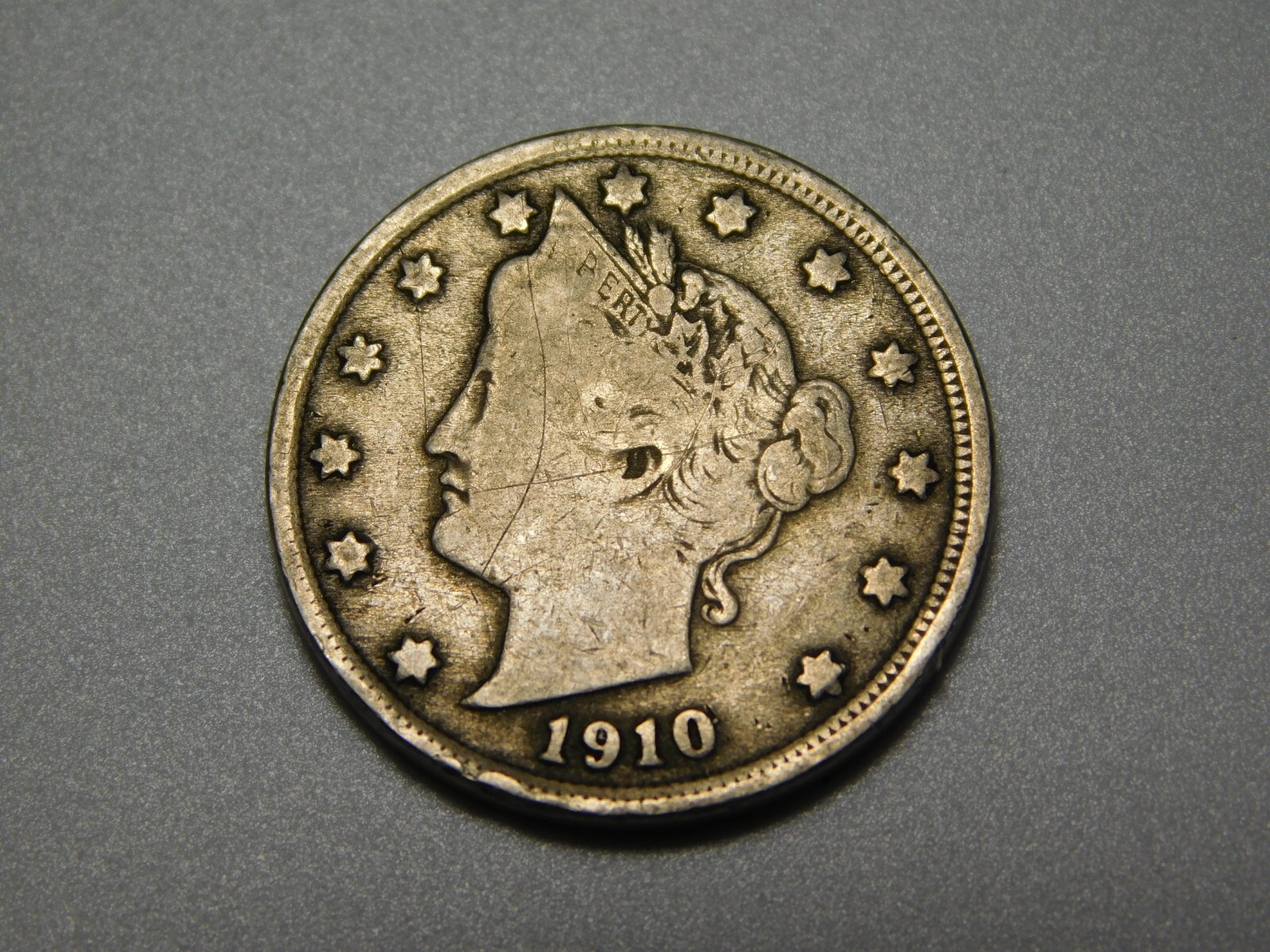 US COIN 1910 LIBERTY HEAD V NICKEL SLIGHTLY OFF CENTER