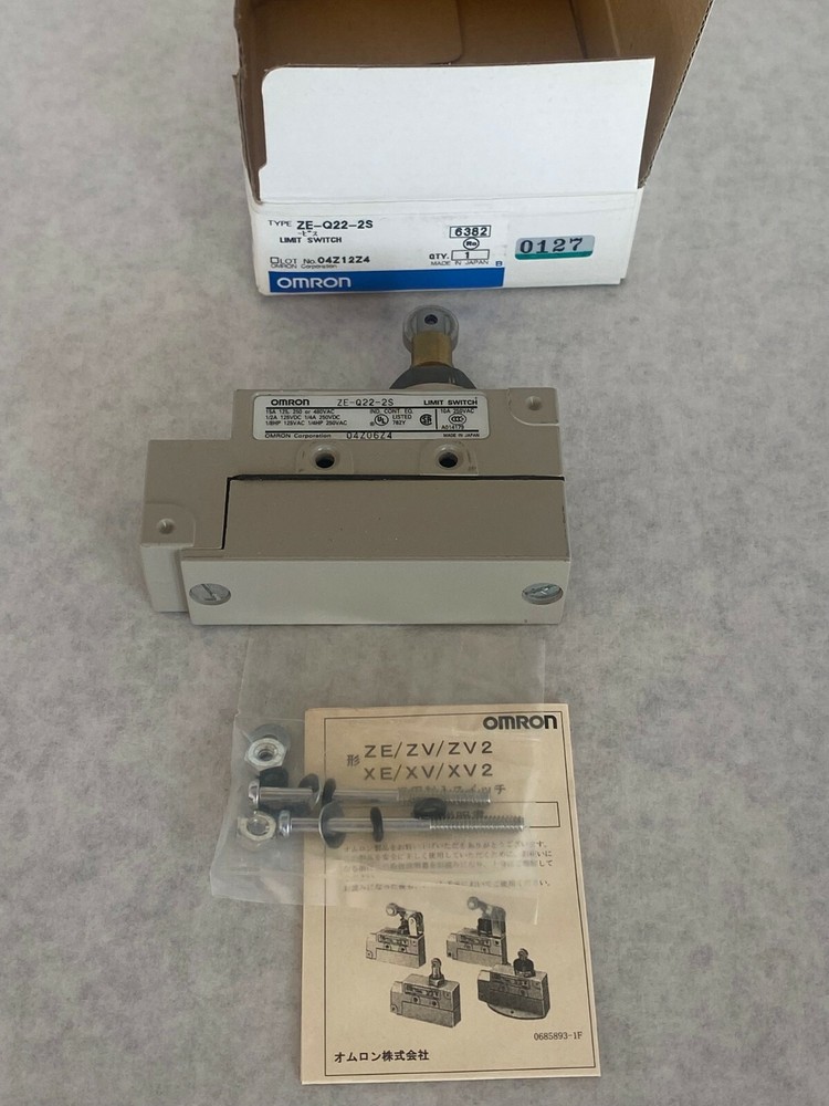 OMRON ZE-Q22-2S Roller Plunger Actuator Type Enclosed Limit Switch