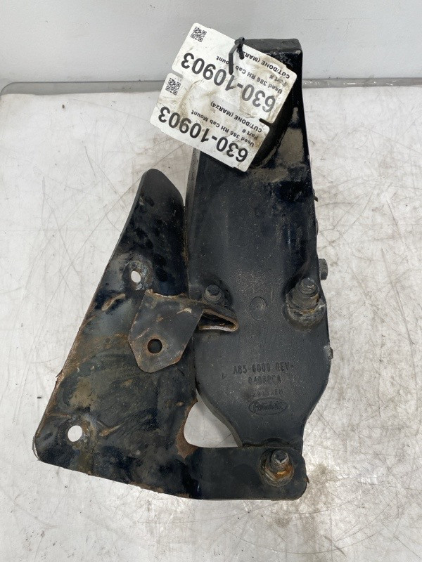 2014 Peterbilt 386 Cab Mount A856009 (630-10903)