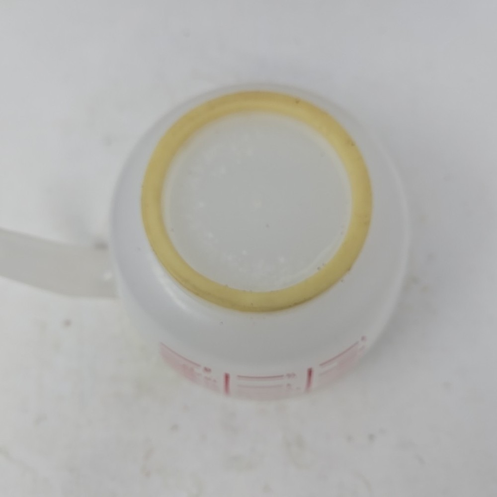Vintage 4 Cup Plastic Measuring Cup Great cond