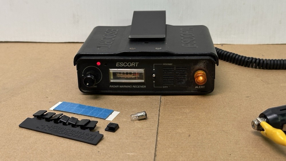 Cincinnati Microwave ESCORT Radar Detector w/ Mount, Cable -Meter not responding