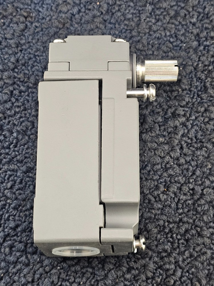 RADWELL RAD00610: Limit Switch, 2 NONC Neutral - Rotary Head - CWCCW - Standard