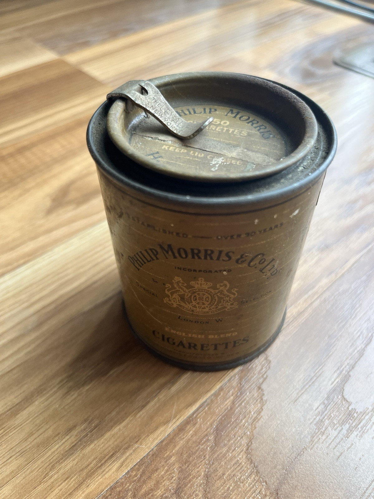 vintage phillip morris & co . cigarettes english blend metal tin