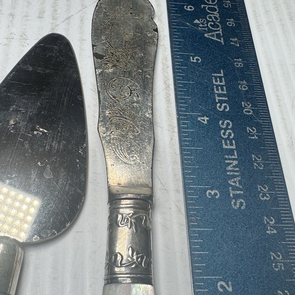 VINTAGE SERVING SET 3 PCS. W/STERLING SILVER HANDLE JOINERS - M.O.P. HANDLES