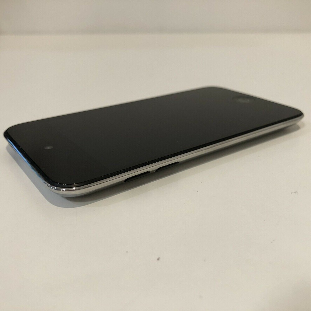 Apple iPod touch 4th Generation Black (8 GB) - Good Condition