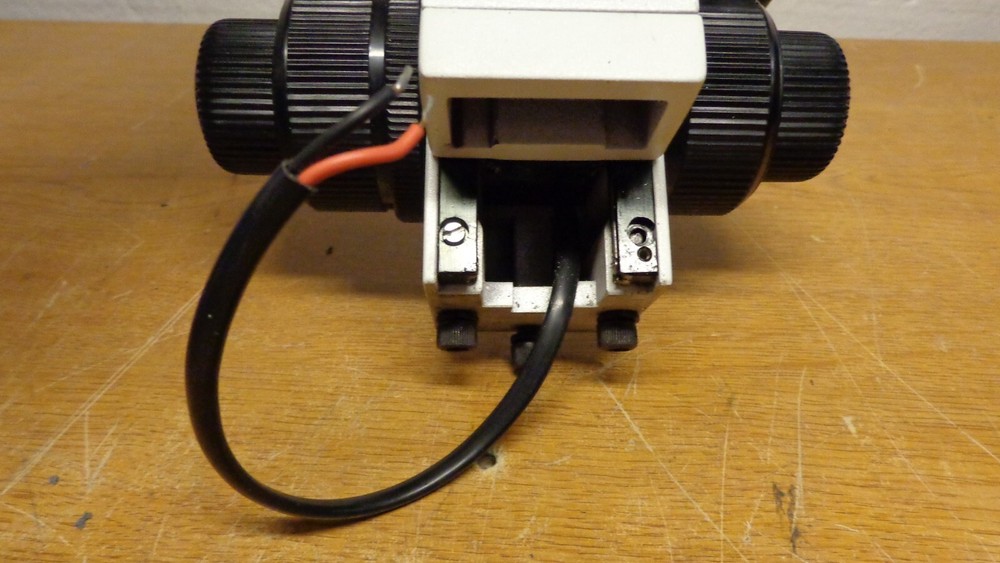 MICROSCOPE Y Z lift assembly