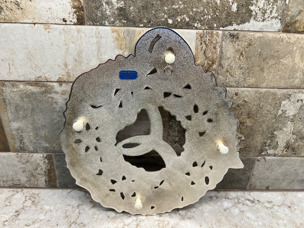 Onieda Christmas Wreath Trivet