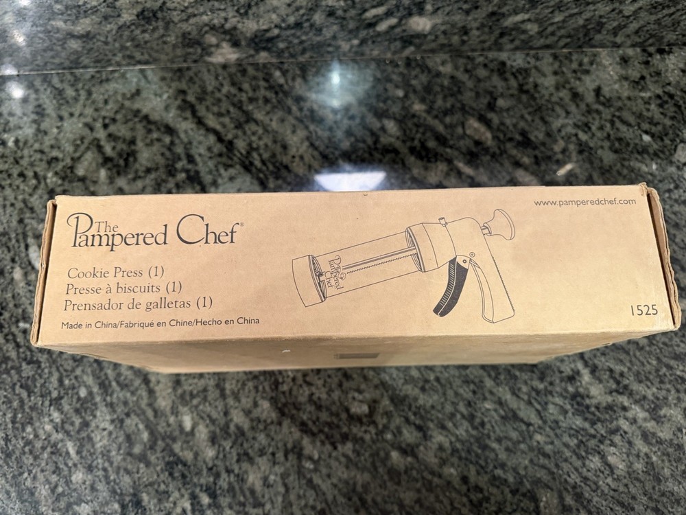 Pampered Chef 1525 Cookie Press with 16 Discs, White