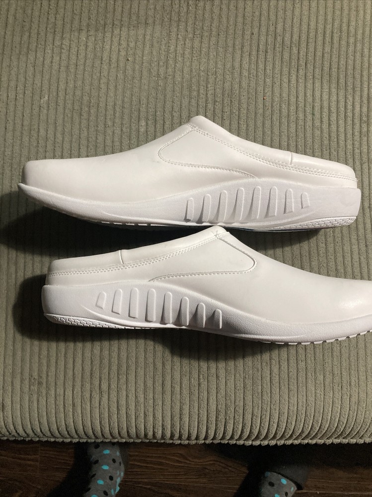 Spenco White Slip-on’s
