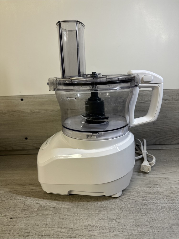 Cuisinart FP-7 FR 7-Cup Food Processor, White Excellent Condition.