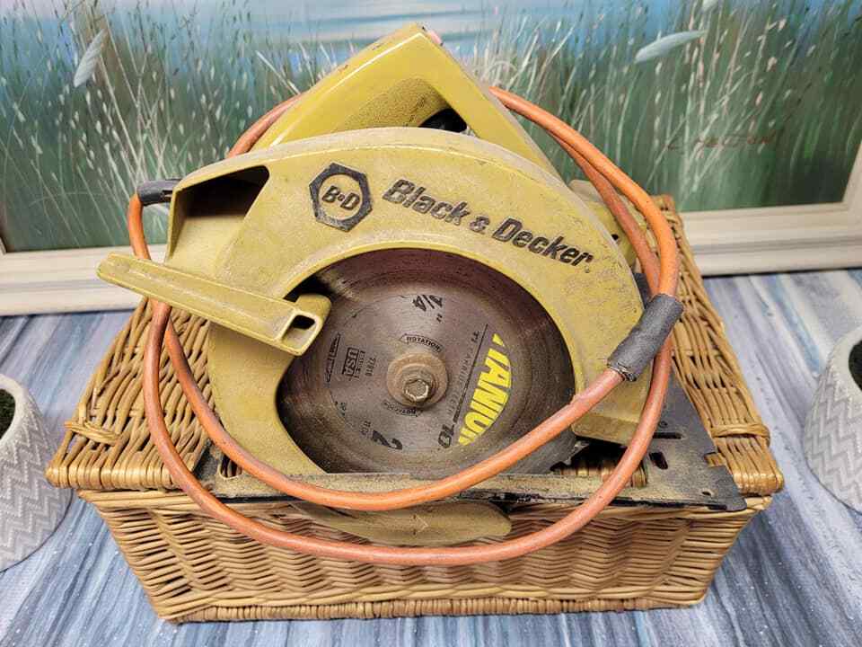 black & decker circular saw vintage / r4 d28