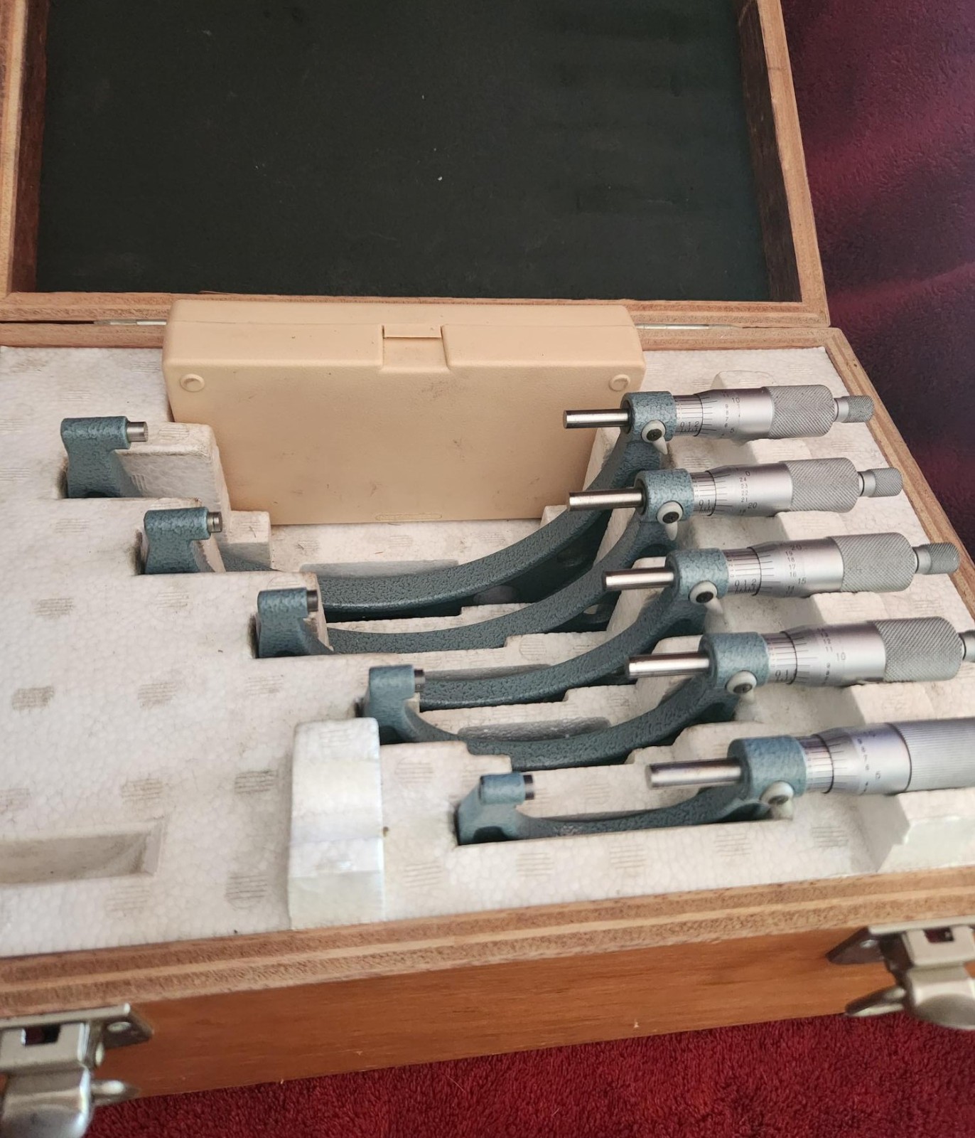 Mitutoyo 103-907-40 Outside Micrometer Set 1"- 6" / .0001 Grads.