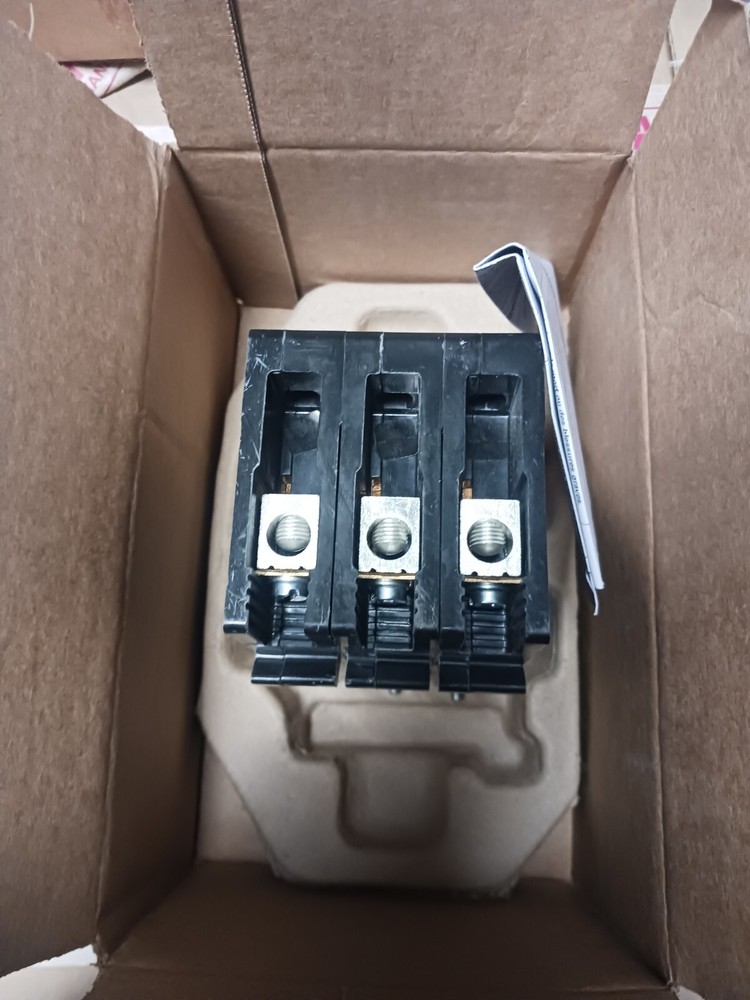 Square D EDB34035 Circuit Breaker