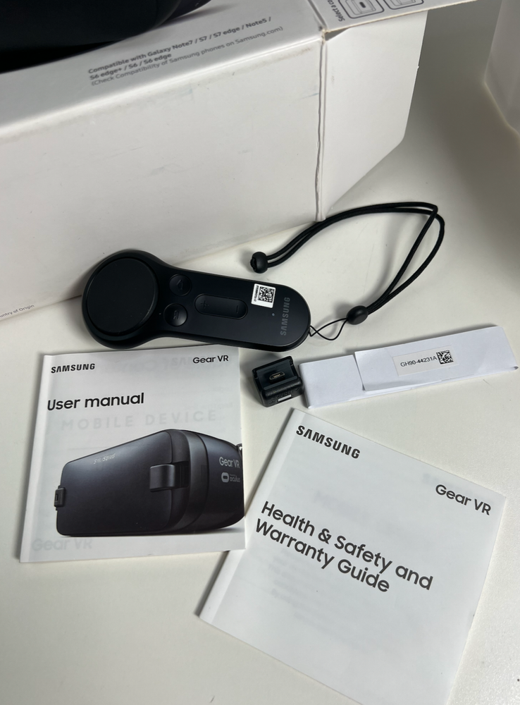 Samsung Gear VR Oculus Headset SM-R323