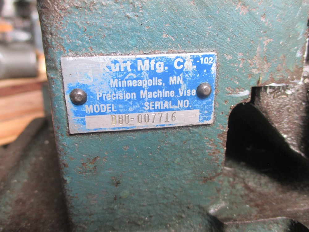 USED D80 Kurt 8" Milling Machine Vise with Handle