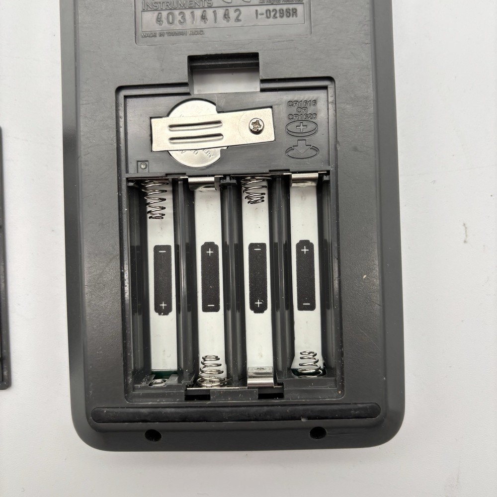 Texas Instruments TI-82 Graphing Calculator Tested Works.