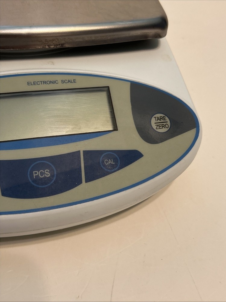 High Performance Electronic Balance Lab Analytical Scale 5000g / 0.1g Used